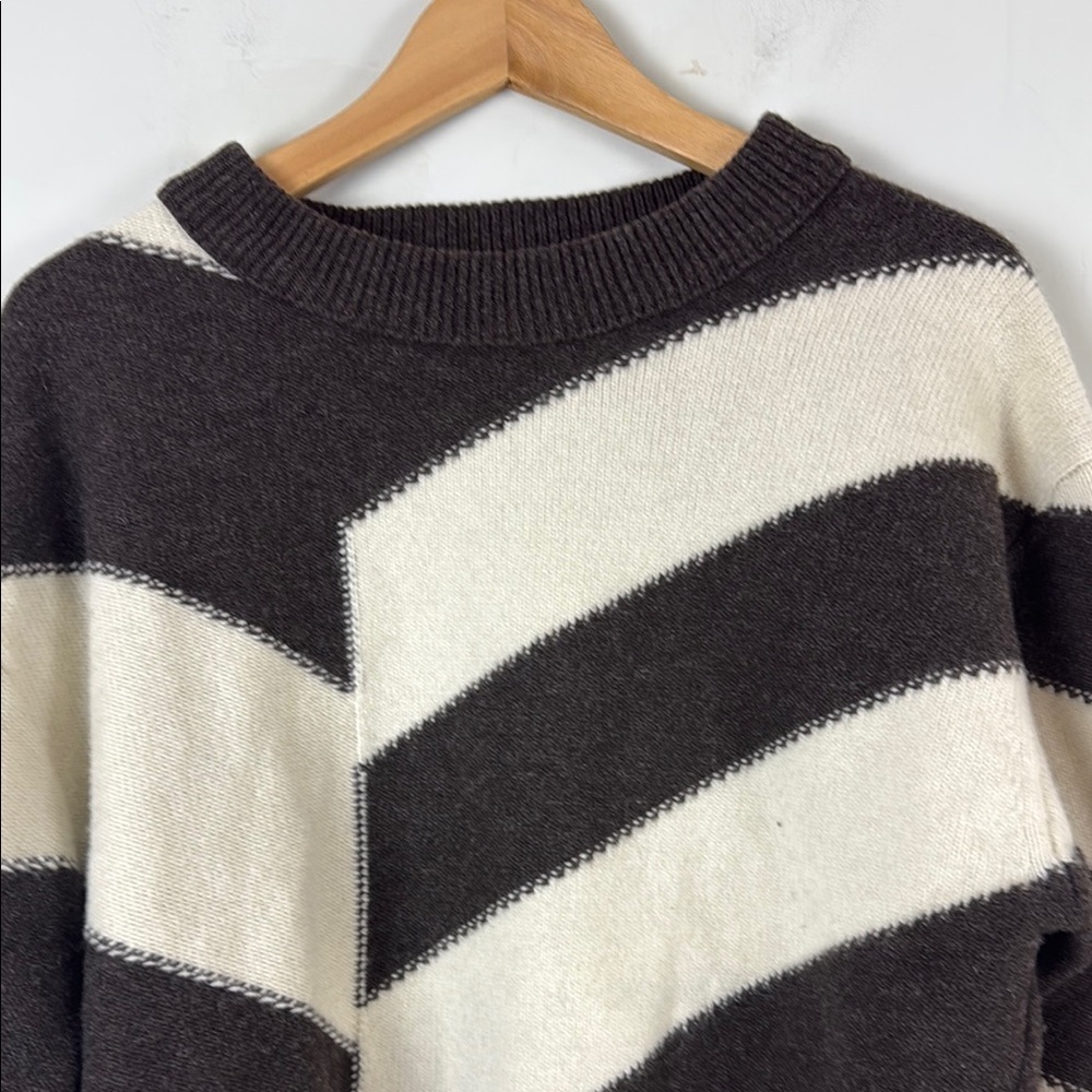 Joseph Women's Chevron White and Brown Crew Neck Sweater Size Large - Picture 3 of 9
